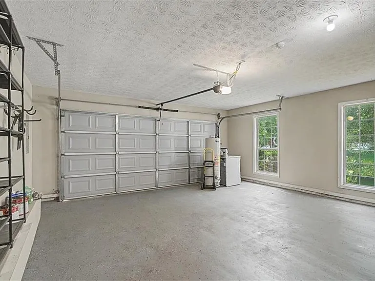 665 Peachtree Trails Dr — Photo 24