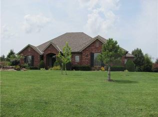 7207 Oakwood Creek Rd, Edmond, OK 73034