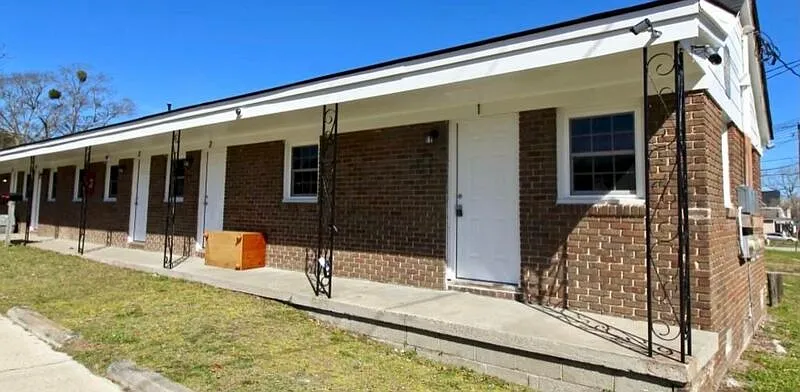 1 bed, 1.0 bath, 650 sqft, $895 — Photo 1