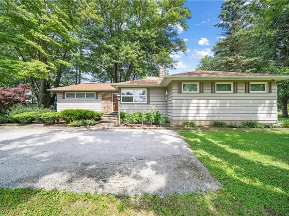 3427 Lake Rd, Conneaut, OH 44030