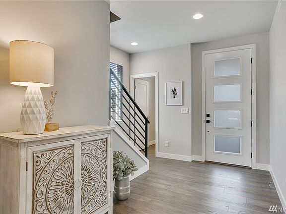 Photos of a 2337 plan built at another community. Details will vary