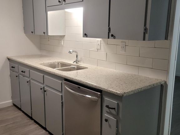 4th image of 1003 W Lincoln Ave