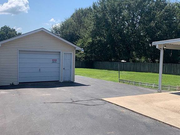 4th image of 1005 Wren St