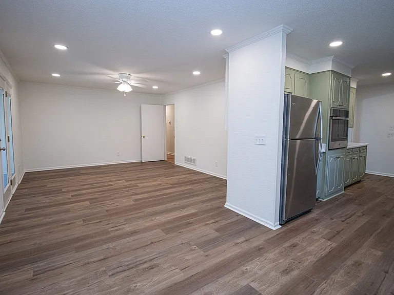 1110 Slann Dr — Photo 6