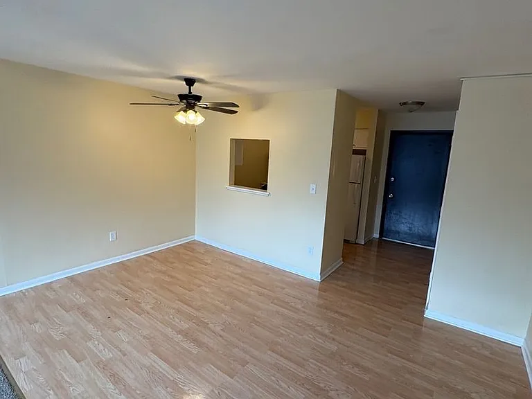 1116 Irving Ave — Photo 3