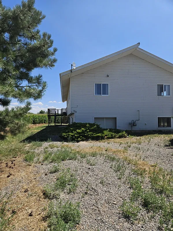 3 bed, 3200 sqft, $2,200 — Photo 2