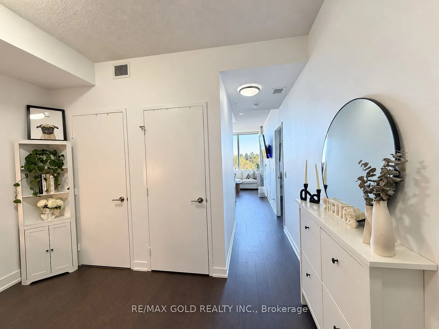120 Bayview Ave — Photo 2