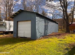 961 Creek Dr, Prompton, PA 18456