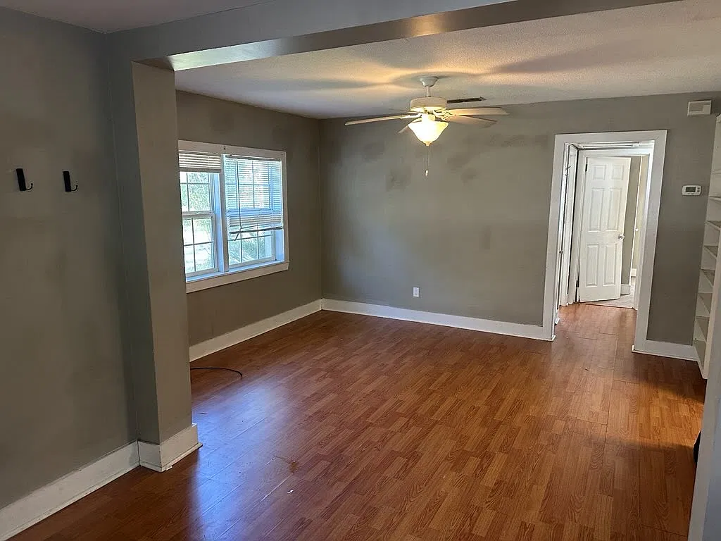 3935 Roberts Ave — Photo 1