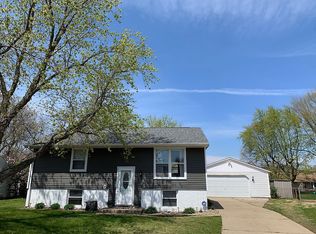 1338 Georgeanne Dr, Pekin, IL 61554