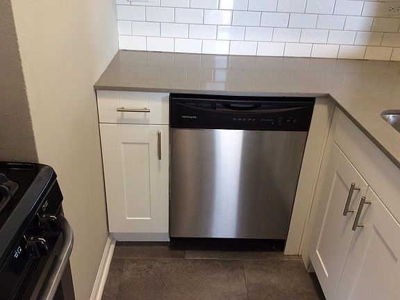 5th image of 3435 N Elaine Pl #3FD