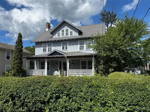 372 High St, Lockport, NY 14094