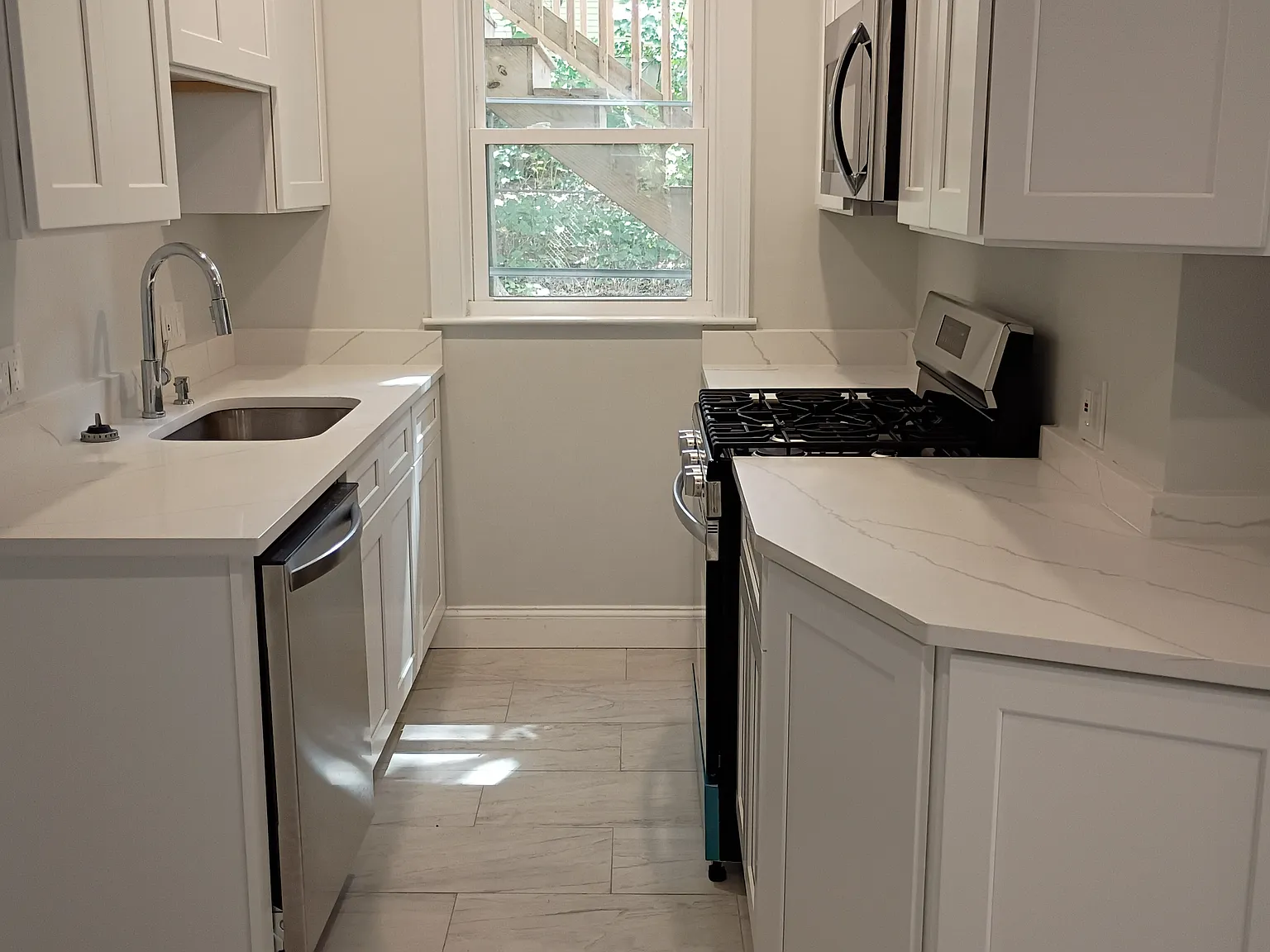 3 bed, 1100 sqft, $2,600 — Photo 4