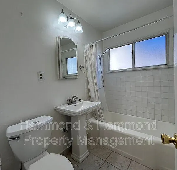 11044 Otsego St — Photo 12