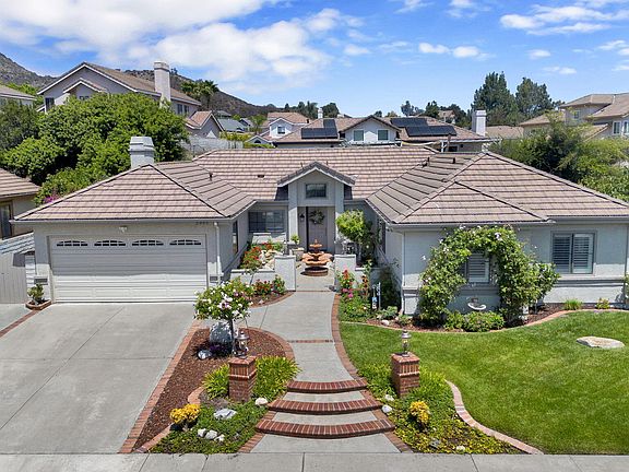 2nd image of 3995 Santa Tomas Pl