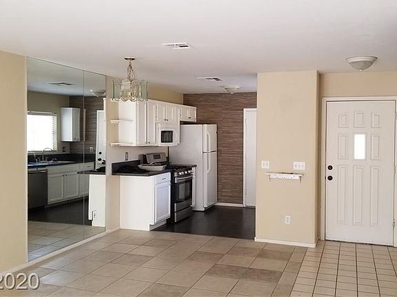5th image of 9262 Casa Christina Ln #0