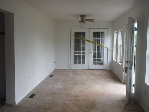 5th image of 1219 Holiday Cir