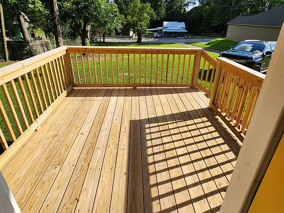 2nd image of 913-915-917 Peasley St NE #919-915