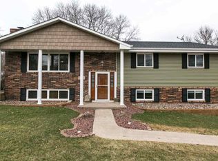 1805 Rosemont St, Dubuque, IA 52002