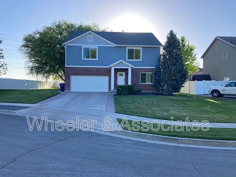 1928 Endicott Cir — Photo 13