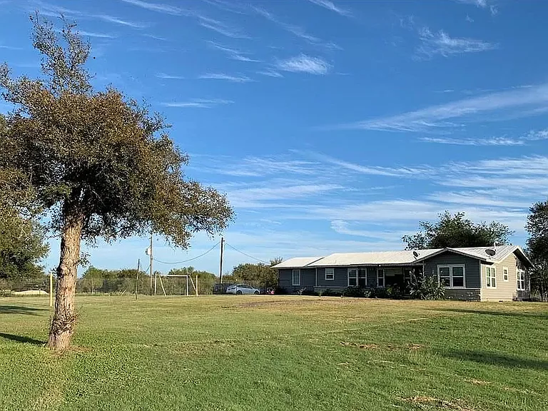 2813 W Highway 21 — Photo 1
