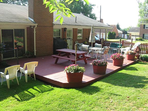 Rear Deck, Back Yard