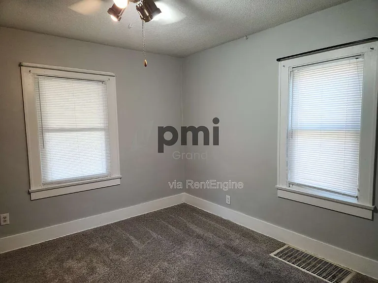 18 East Dr — Photo 6