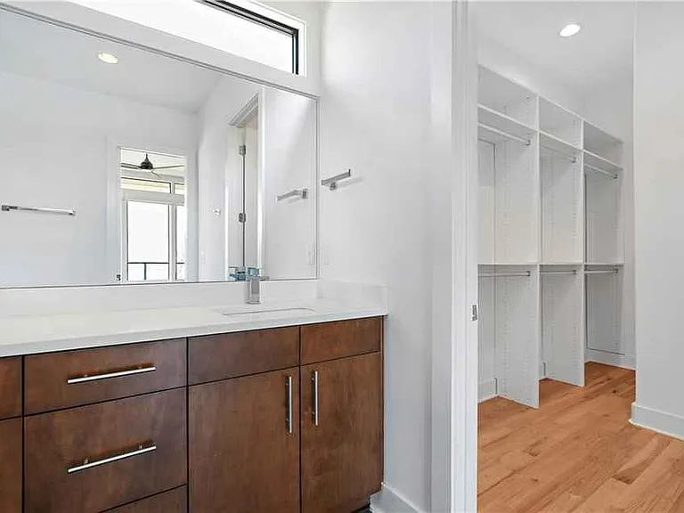 669 E Ave NE #A — Photo 28