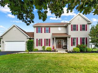 29 Country Club Dr, New York Mills, NY 13417