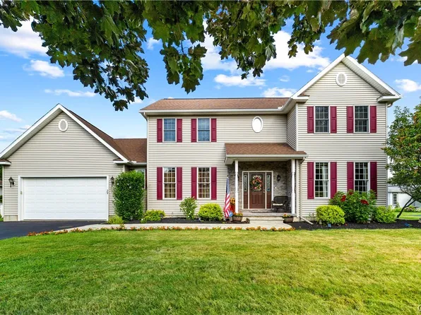 29 Country Club Dr, New York Mills, NY 13417
