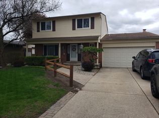 5038 Surrey Dr, Sterling Heights, MI 48310