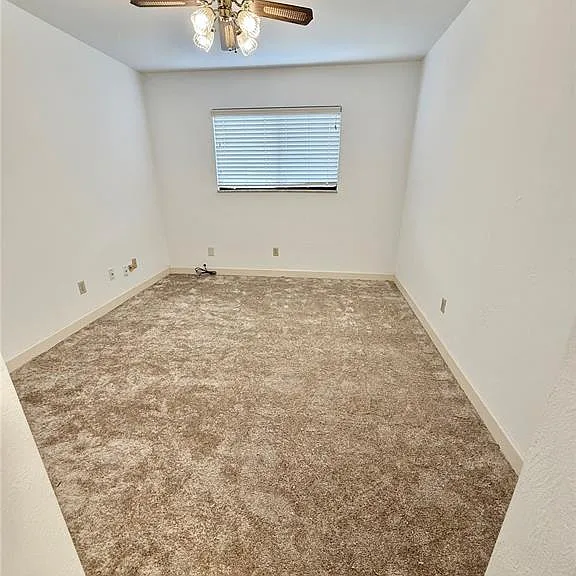 122 Ashley Dr — Photo 14