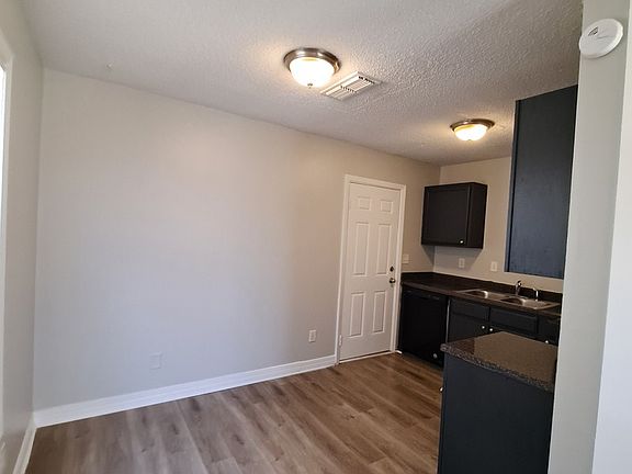 4th image of 3340 Burgess Dr