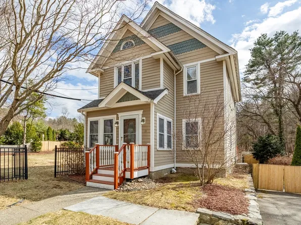 10 Lakeview Rd, Wayland, MA 01778