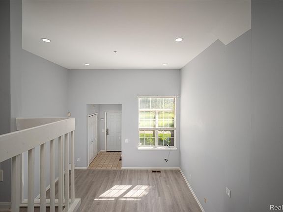 3rd image of 1727 Campau Farms Cir