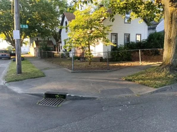 702 E 24th St, Erie, PA 16503