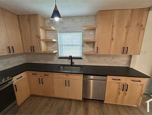 2nd image of 5917 Maple Ln