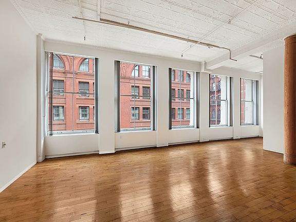 4th image of 96 Prince St APT 4