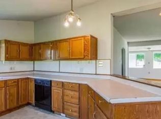 801 Jackson St, Olin, IA 52320