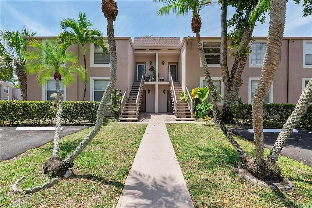 2 bed, 2.0 bath, 1000 sqft, $2,200 — Photo 1