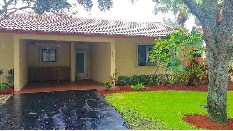 1st image of 16259 Laurel Dr #11