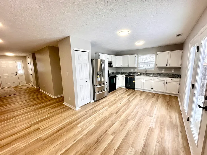 2233 Historic Oaks Blvd — Photo 2