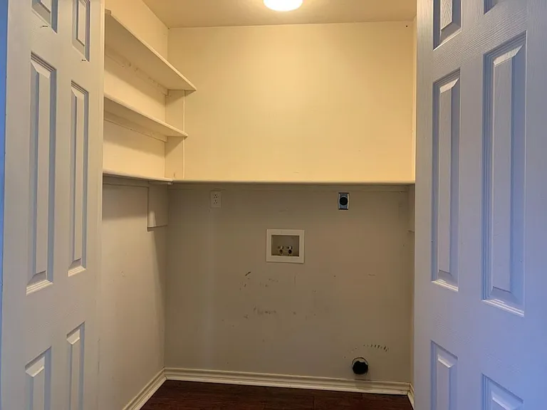1602 W Elm St — Photo 9