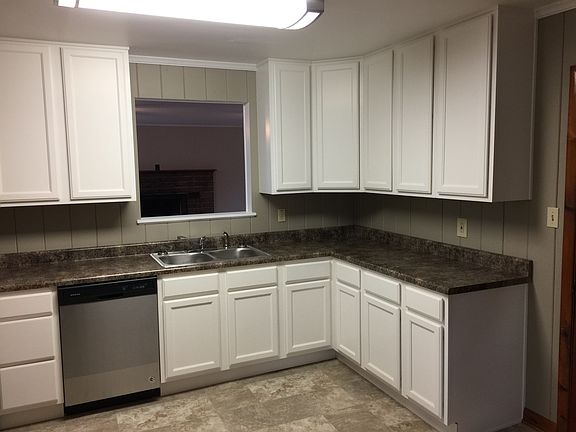 3rd image of 1417 Glenoaks Dr