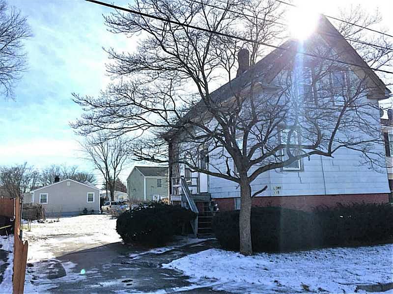 2nd image of 118 Hall St