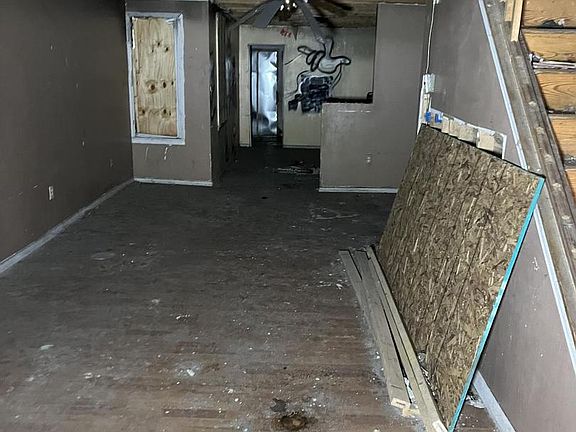 5th image of 3745 Kensington Ave