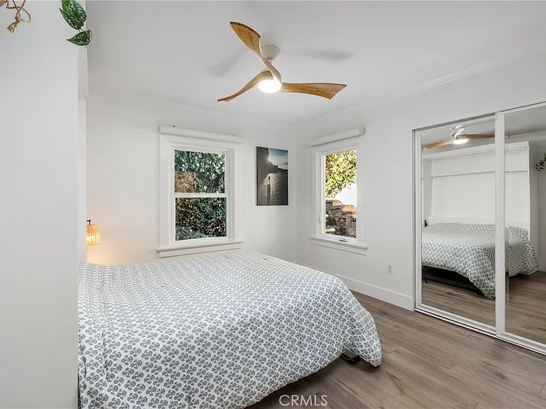 1082 Temple Hills Dr — Photo 25