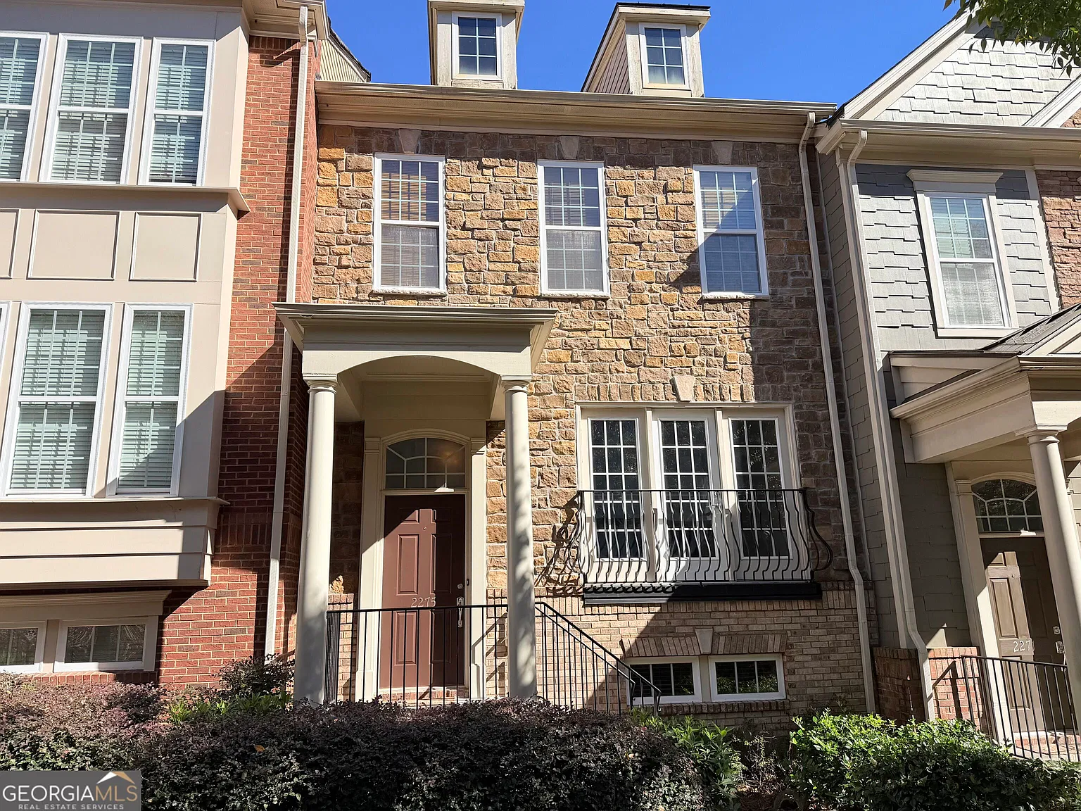 3 bed, 3.5 bath, 1864 sqft, $2,700 — Photo 1