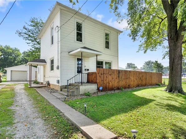 16 S Locust St, Colfax, IA 50054