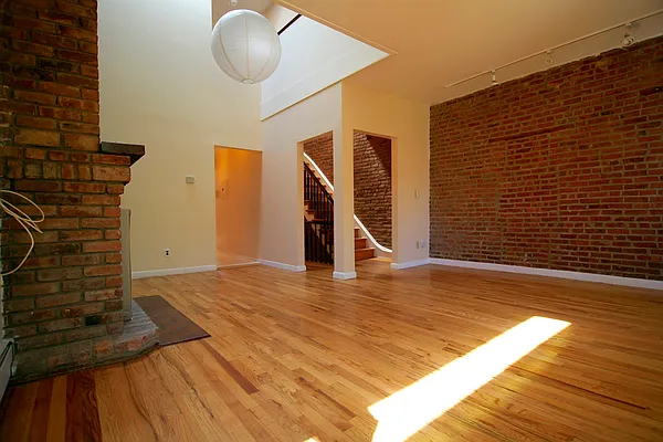 Rented by Space Real Estate | media 25